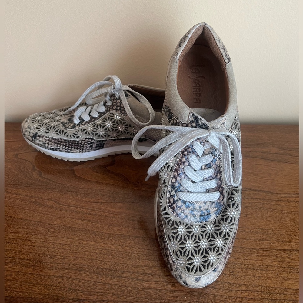 La Scarpa Women’s Leather Sneakers SZ9